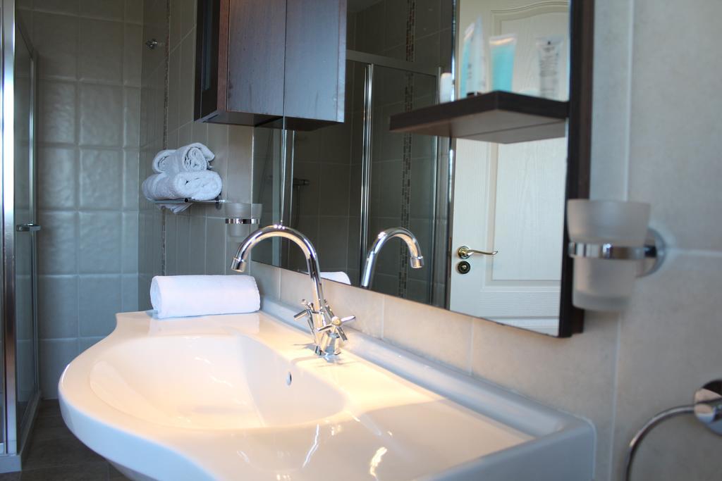 Connemara Lake Hotel Oughterard Room photo
